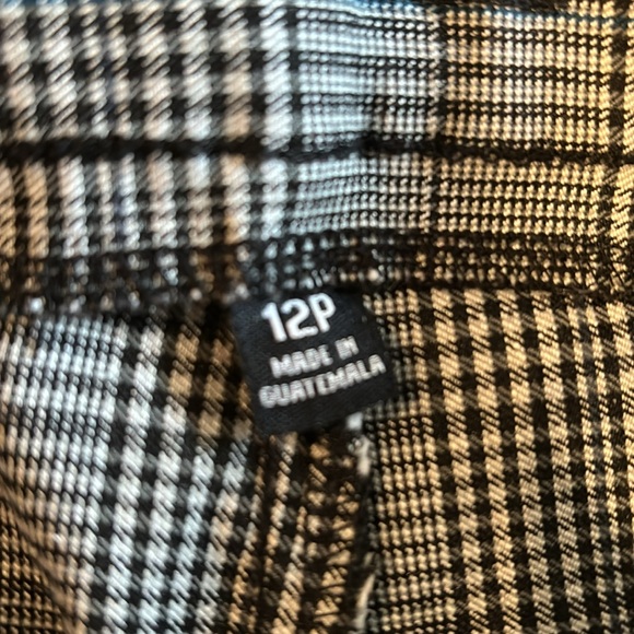 Petite slip on plaid stretch skinny pant is a go anywhere essential! - Picture 5 of 10